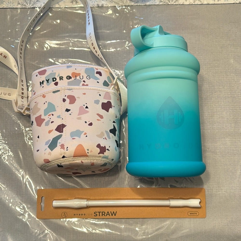 NEW Half Gallon HydroJug With Sleeve & Straw